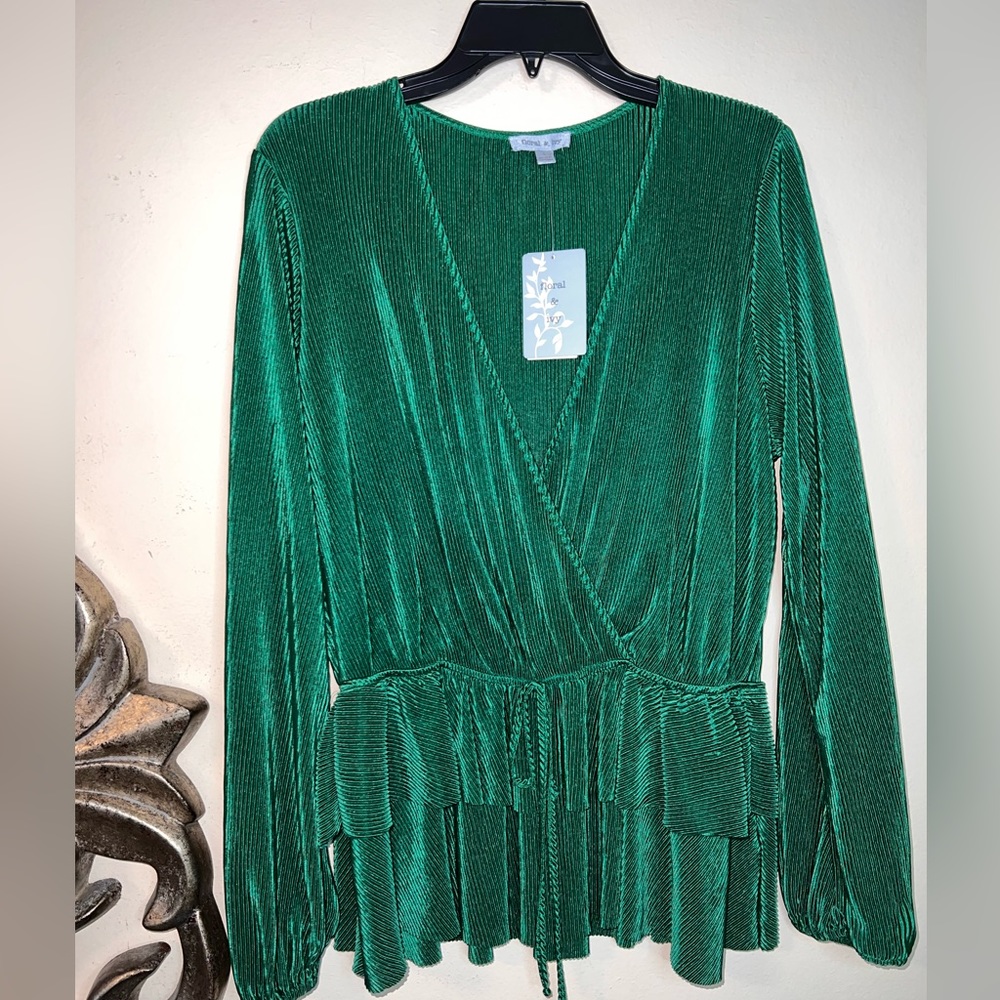 Women’s peplum blouse! So chic!